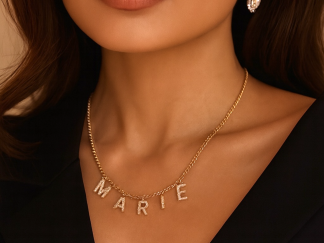 Collier prénom personnalisé avec lettres strass – Bijou initiales or ou argent jusqu’à 7 lettres