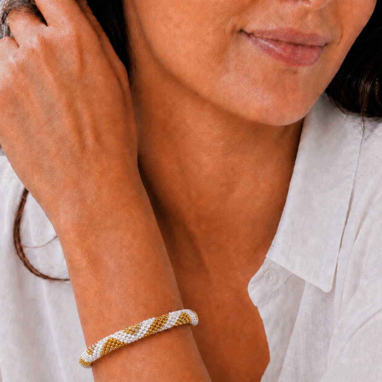 Bracelet Népalais #20 (Blanc - Doré et Argenté) – Image 2